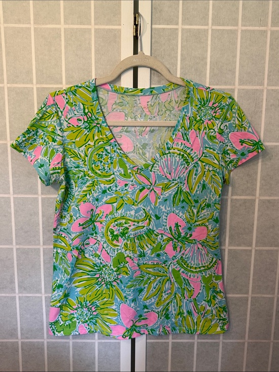 Lilly Pulitzer Tops - Floral V-Neck Short Sleeve Top - Pink & Green